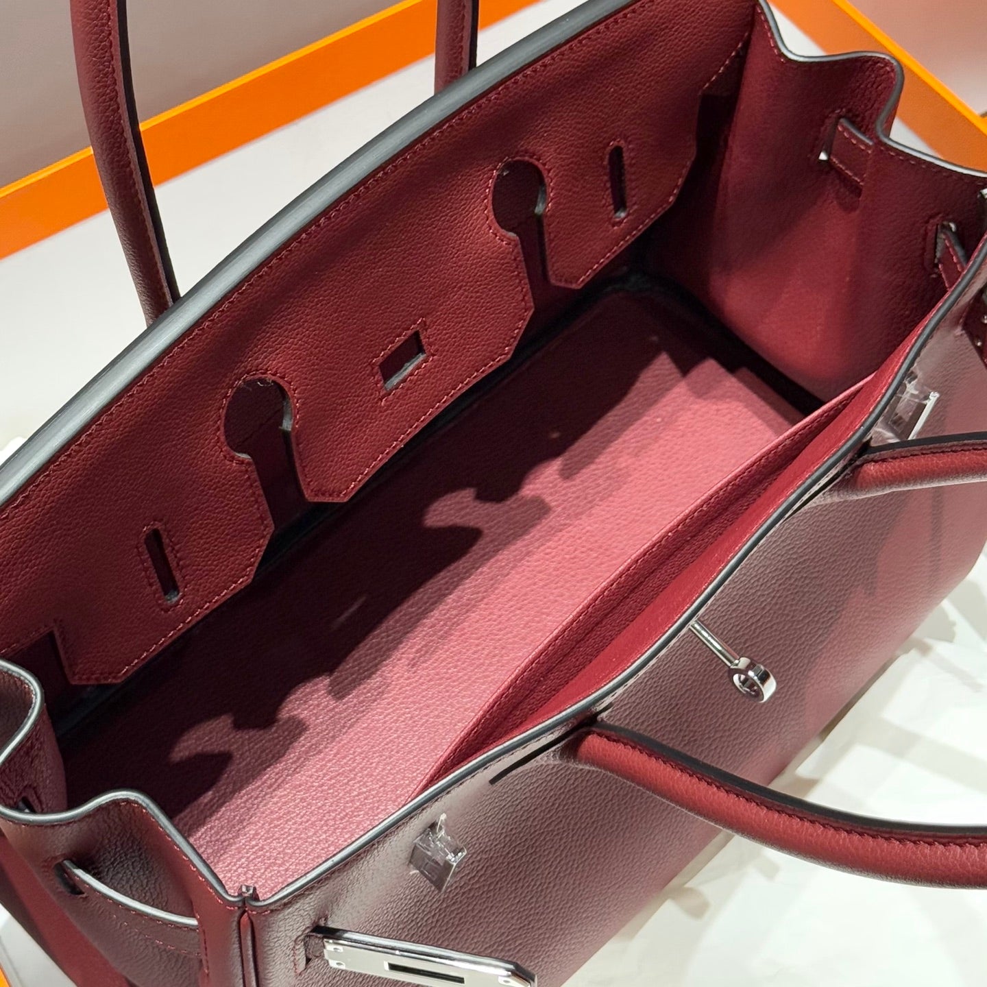 HERMES 25S SCHULTER BIRKIN 29 IN GEBRANNTEM ROTEN KALBSLEDER MIT SILBERNEN BESCHLÄGEN