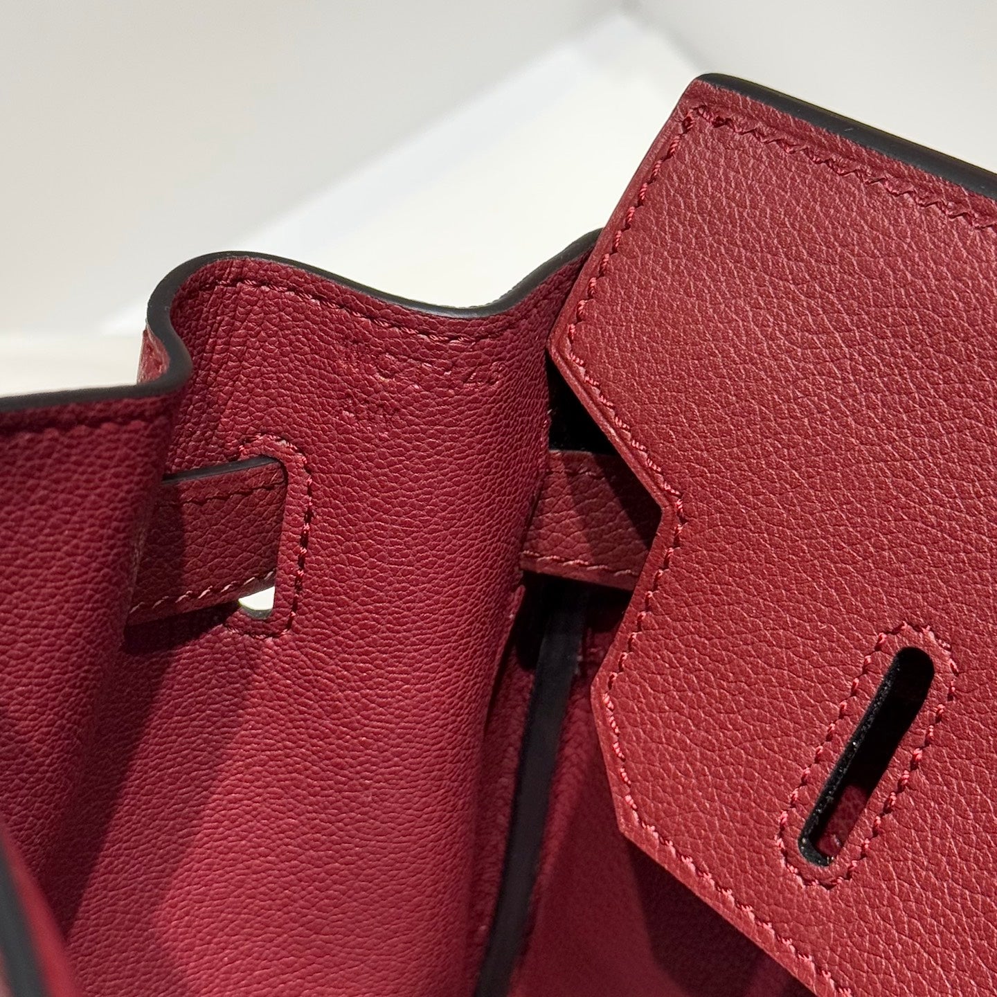 HERMES 25S SCHULTER BIRKIN 29 IN GEBRANNTEM ROTEN KALBSLEDER MIT SILBERNEN BESCHLÄGEN