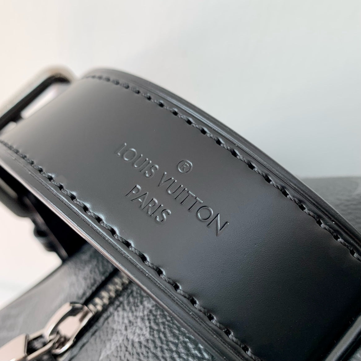 LOCKER DOPP KIT 23 AUS SCHWARZEM MONOGRAMM-ECLIPSE-CANVAS