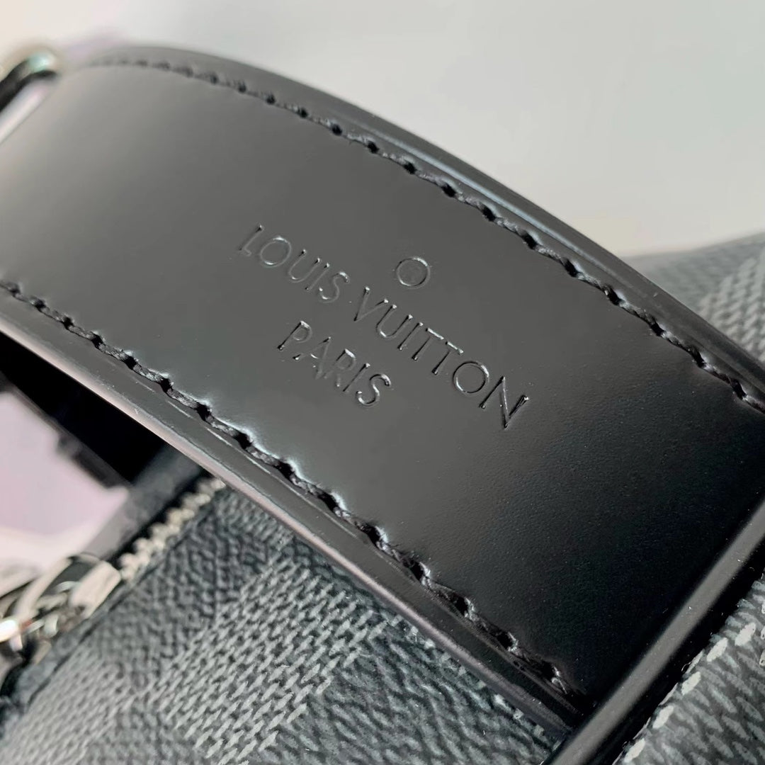 LOCKER DOPP KIT 23 AUS GRAUSCHWARZEM DAMIER-GRAPHIT-CANVAS