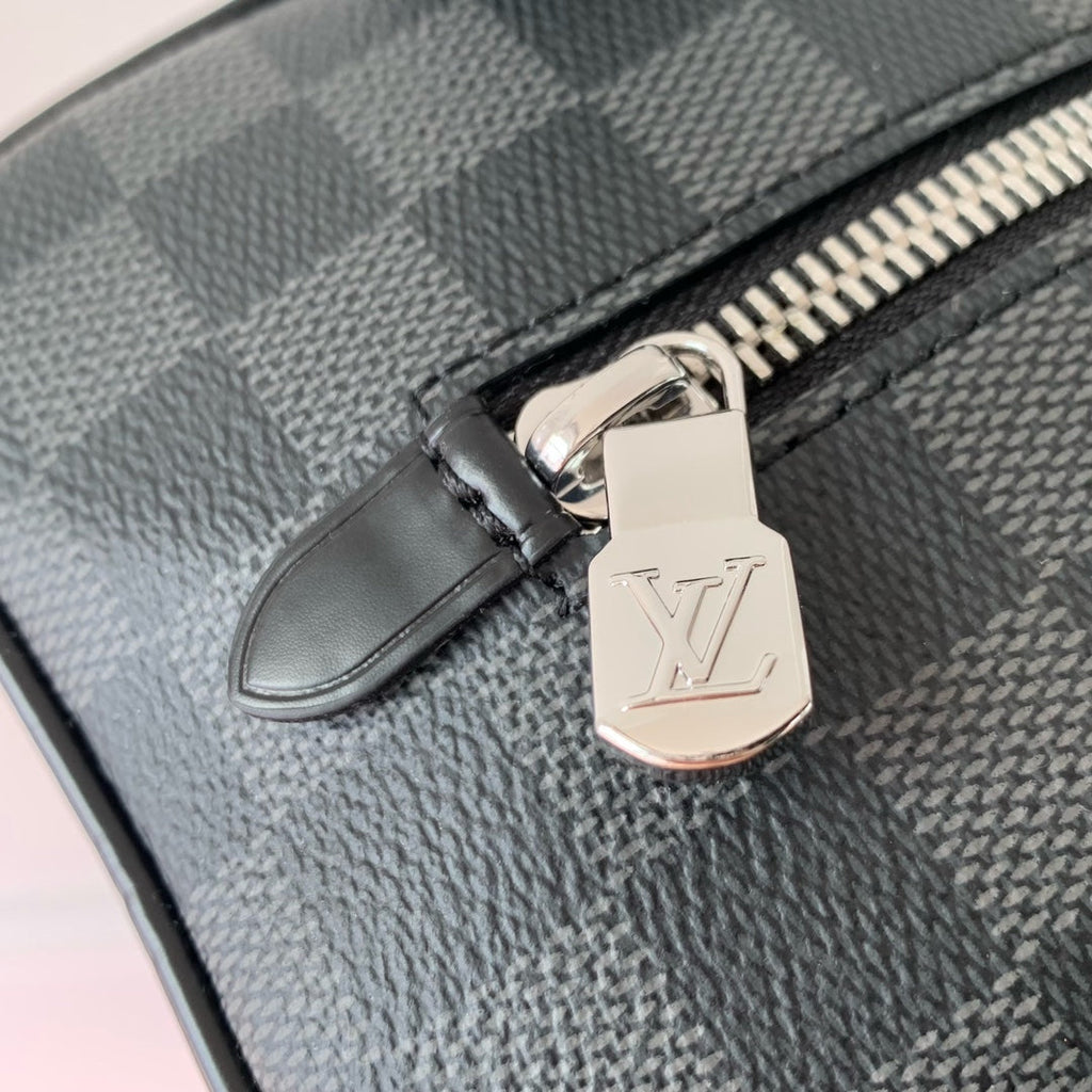 LOCKER DOPP KIT 23 AUS GRAUSCHWARZEM DAMIER-GRAPHIT-CANVAS