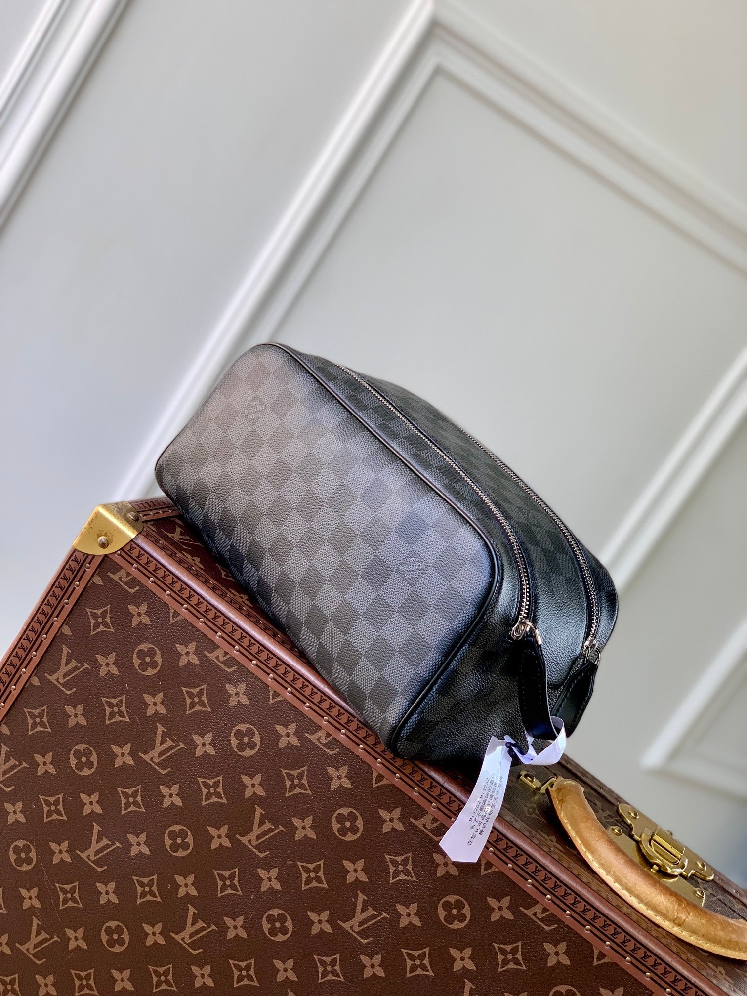 DOPP KIT 28 AUS SCHWARZEM DAMIER-GRAPHIT-CANVAS