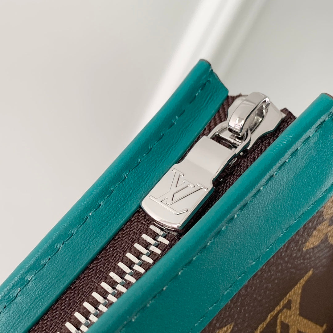 GASTON Tragbare Geldbörse 18 Zoll Braun Monogramm Canvas Mix Grünes Kalbsleder