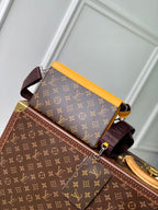 GASTON Tragbare Geldbörse 18 Zoll Braun Monogramm Canvas Mix Gelb Kalbsleder