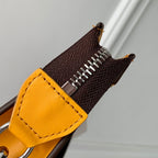 GASTON Tragbare Geldbörse 18 Zoll Braun Monogramm Canvas Mix Gelb Kalbsleder