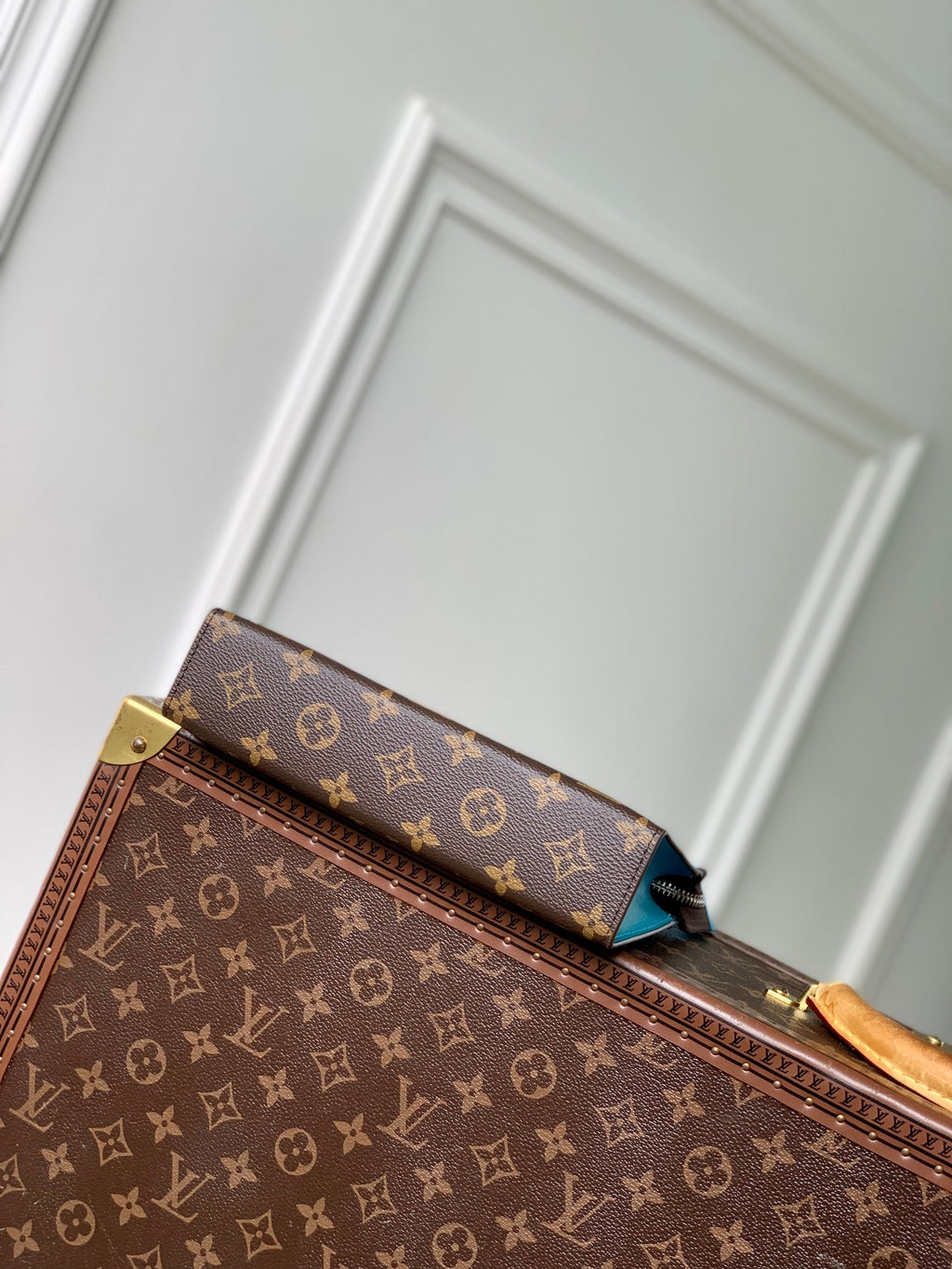 GASTON Tragbare Geldbörse 18 Zoll Braun Monogramm Canvas Mix Hellblau Kalbsleder