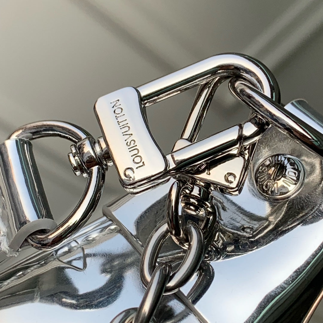 LOOP 23 IN SILBERNEM MONOGRAMMGEPRÄGTEM KALBSLEDER