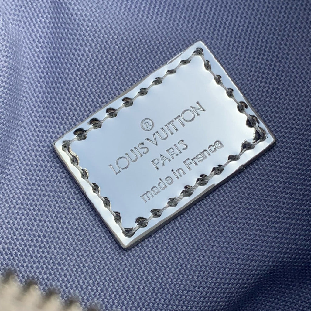 LOOP 23 IN SILBERNEM MONOGRAMMGEPRÄGTEM KALBSLEDER