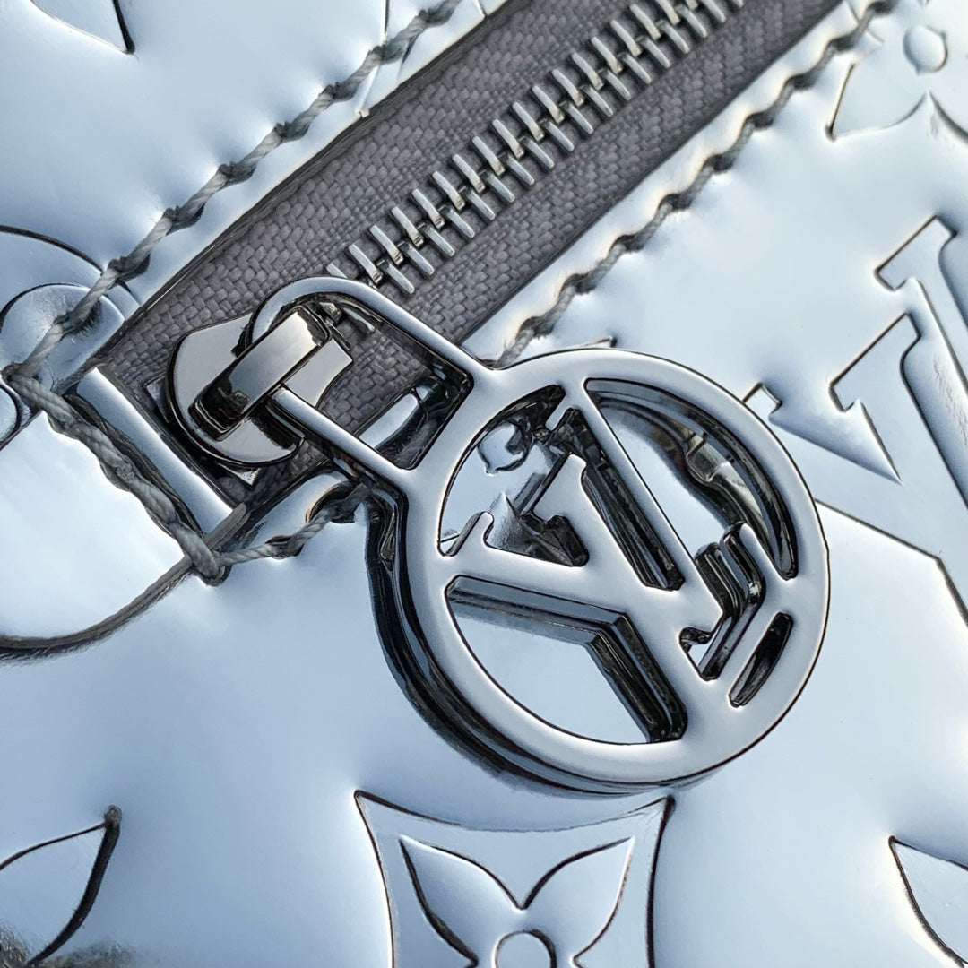 LOOP 23 IN SILBERNEM MONOGRAMMGEPRÄGTEM KALBSLEDER