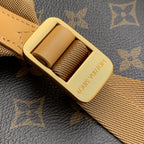 Outdoor-Rucksack 44 Zoll aus beigefarbenem Kalbsleder und braunem Monogramm-Canvas