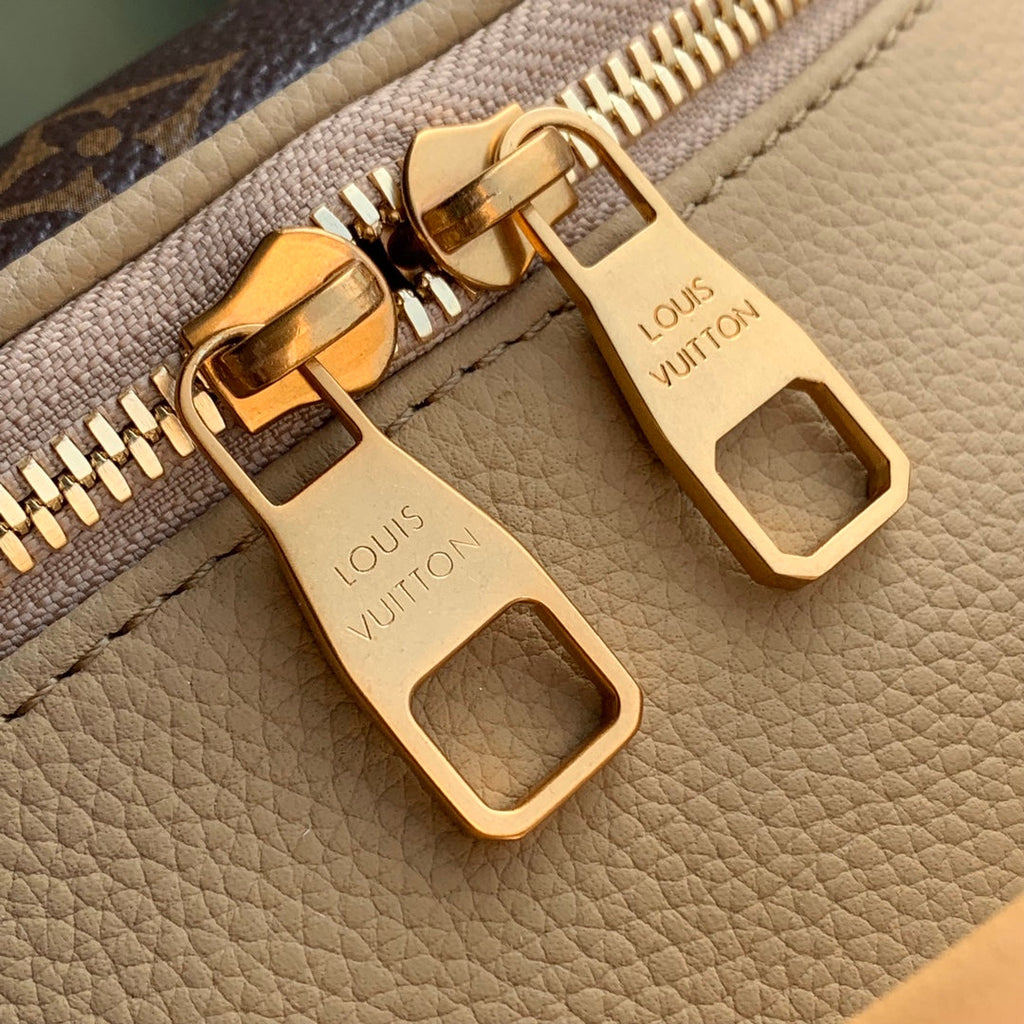 Outdoor-Rucksack 44 Zoll aus beigefarbenem Kalbsleder und braunem Monogramm-Canvas