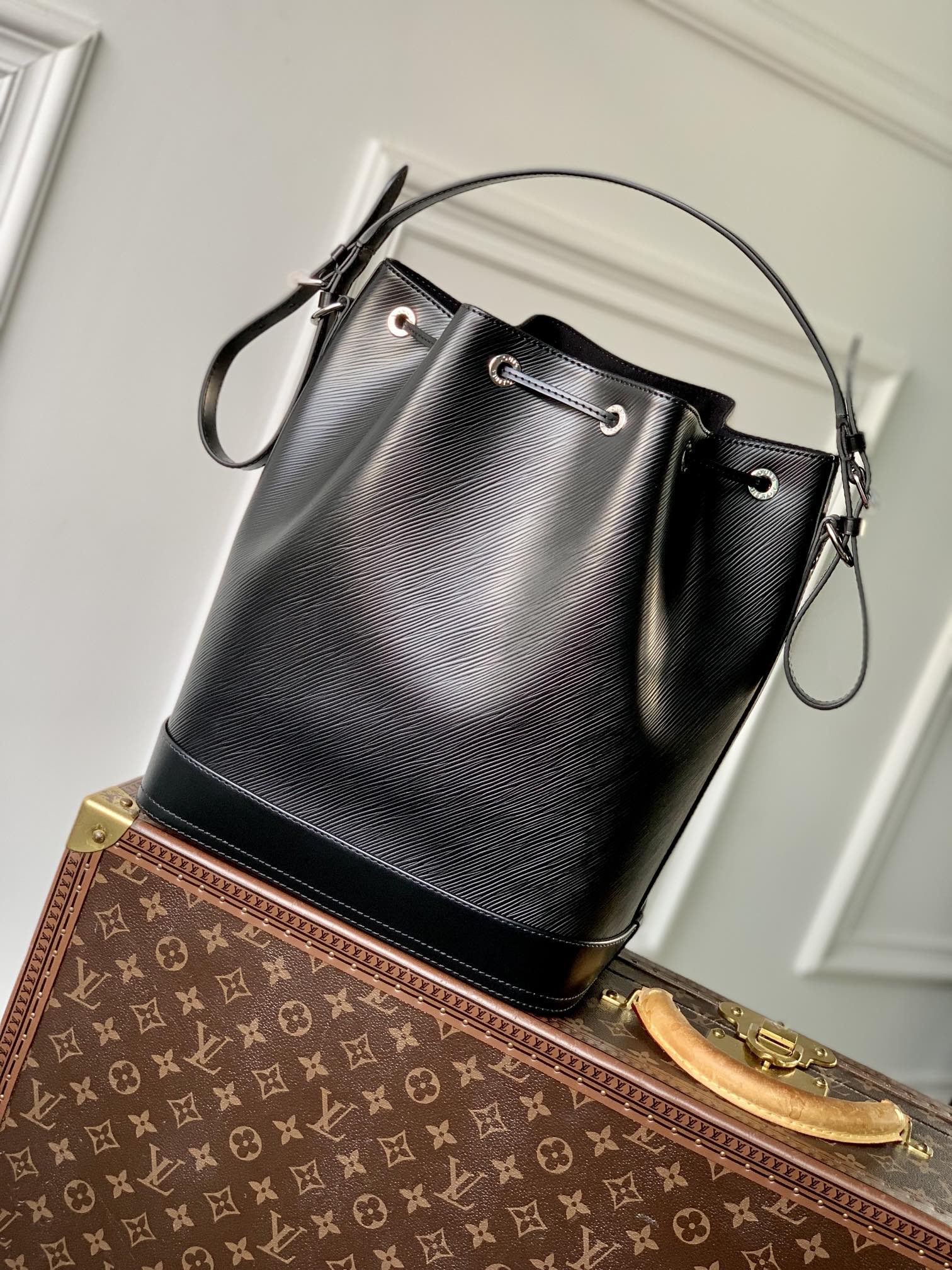 NOÉ MM 33 IN SCHWARZEM EPI-LEDER