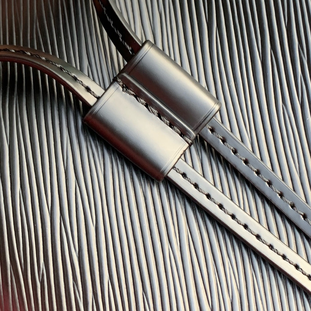 NOÉ MM 33 IN SCHWARZEM EPI-LEDER