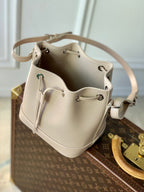 NOÉ BB 20 IN QUARTZ WHITE EPI LEDER