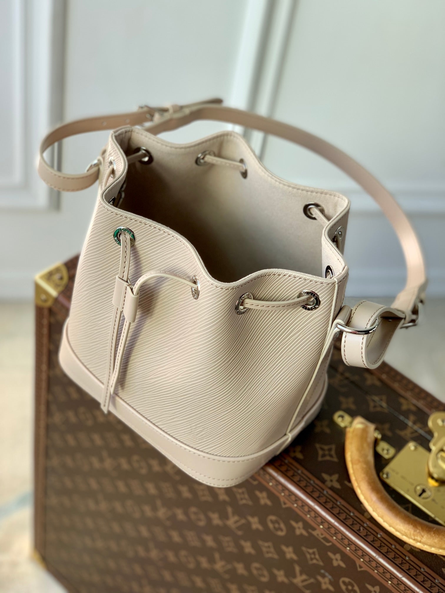 NOÉ BB 20 IN QUARTZ WHITE EPI LEDER