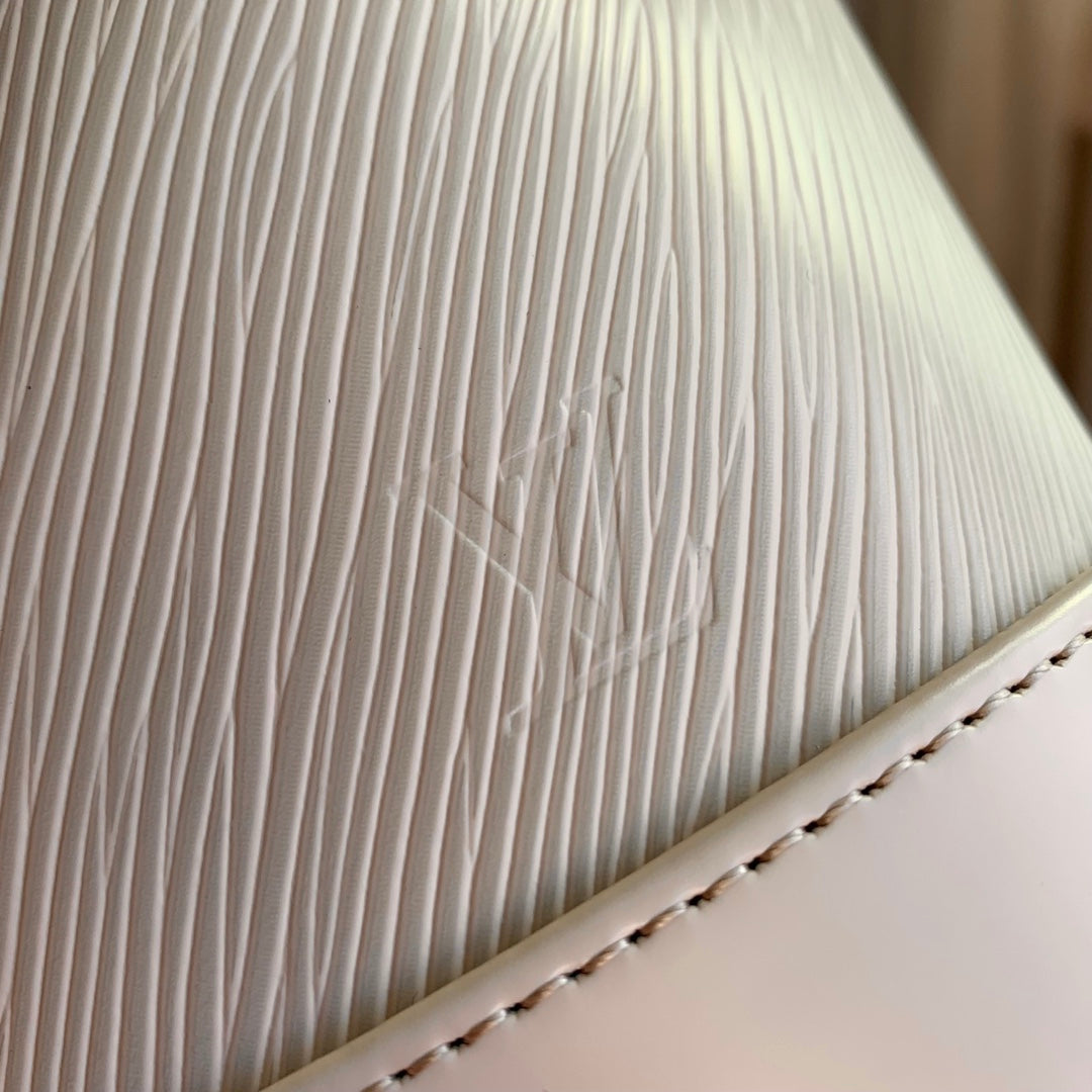 NOÉ BB 20 IN QUARTZ WHITE EPI LEDER