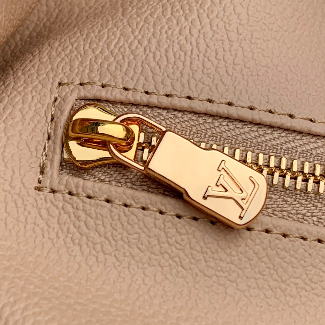 Kosmetiktasche GM 27 IN Mehrfarbiges Monogramm-Canvas