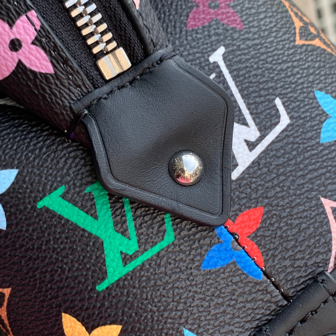 Kosmetiktasche GM 27 aus farbenfrohem Monogramm-Canvas