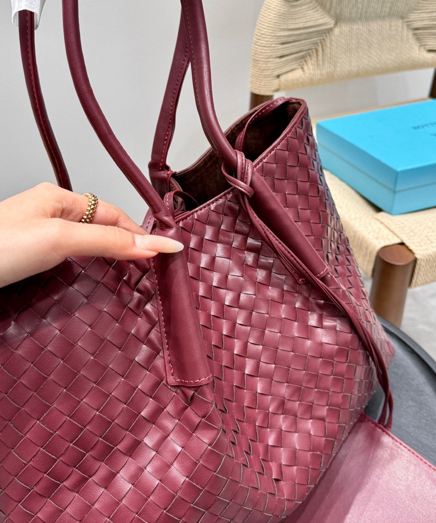 PINACOTECA TOTE BAG 38 IN BURGUNDY CALFSKIN