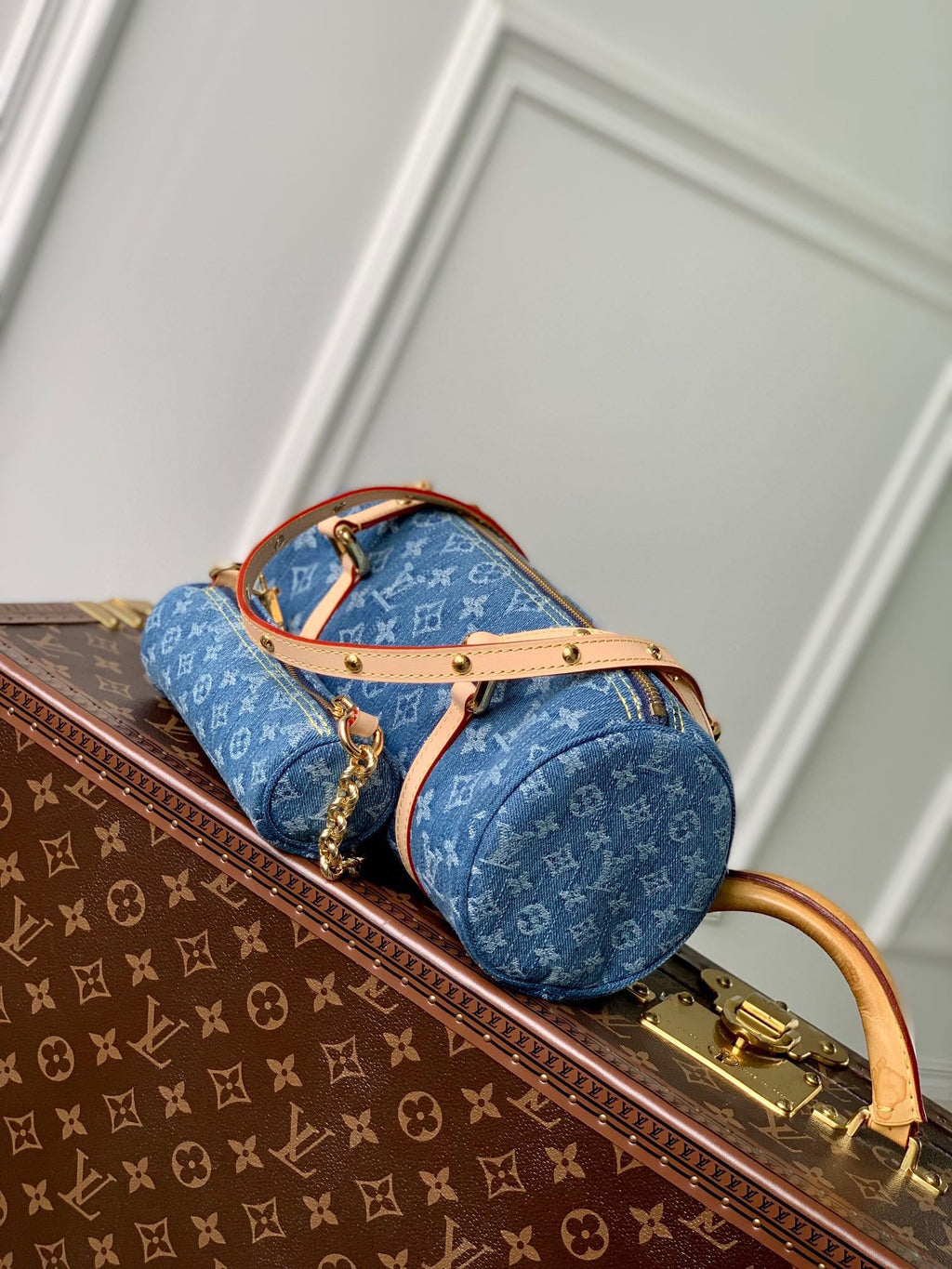 PAPILLON 27 IN BLAUEM MONOGRAMM-DENIM GOLDENE HARDWARE