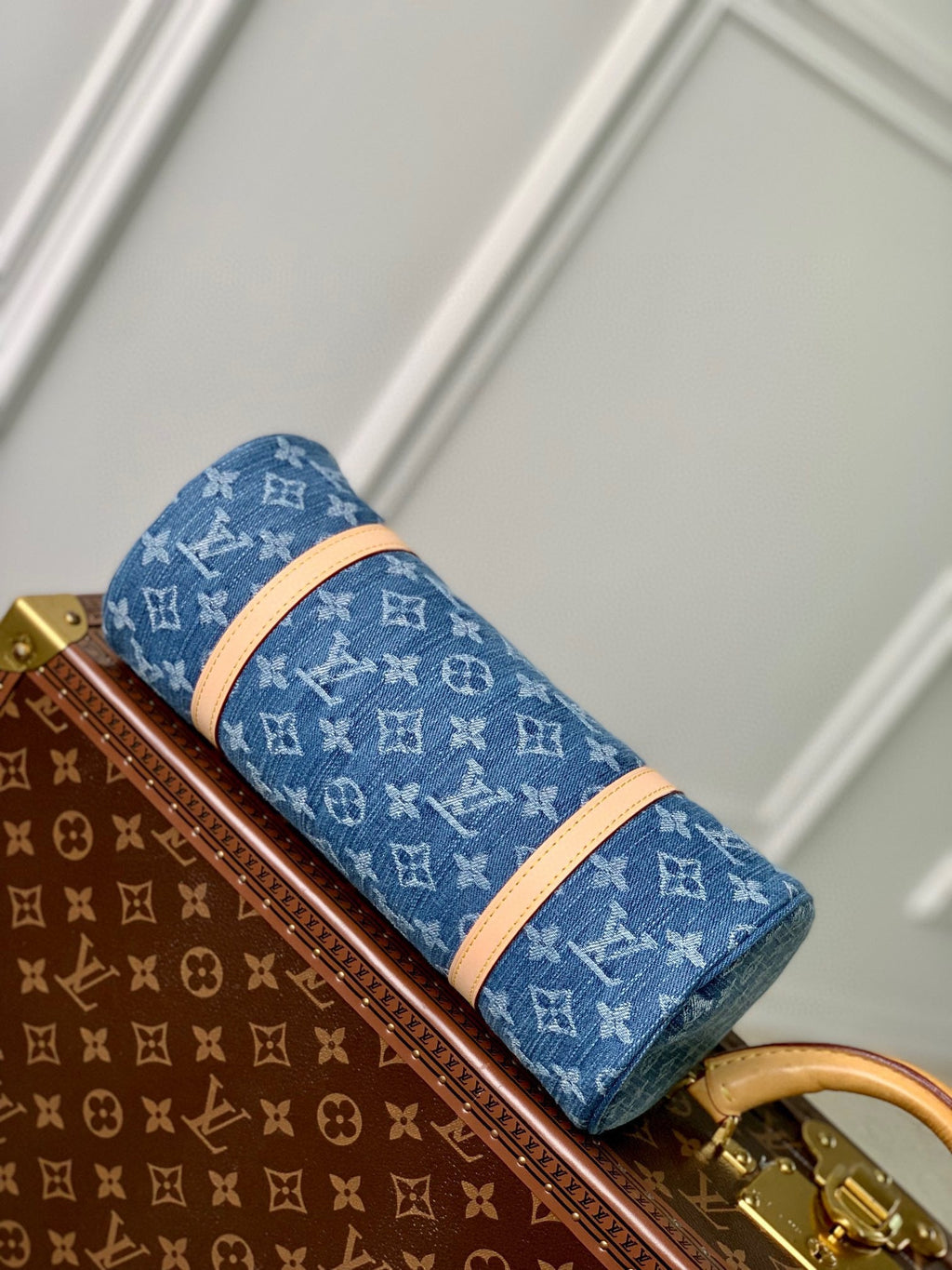PAPILLON 27 IN BLAUEM MONOGRAMM-DENIM GOLDENE HARDWARE