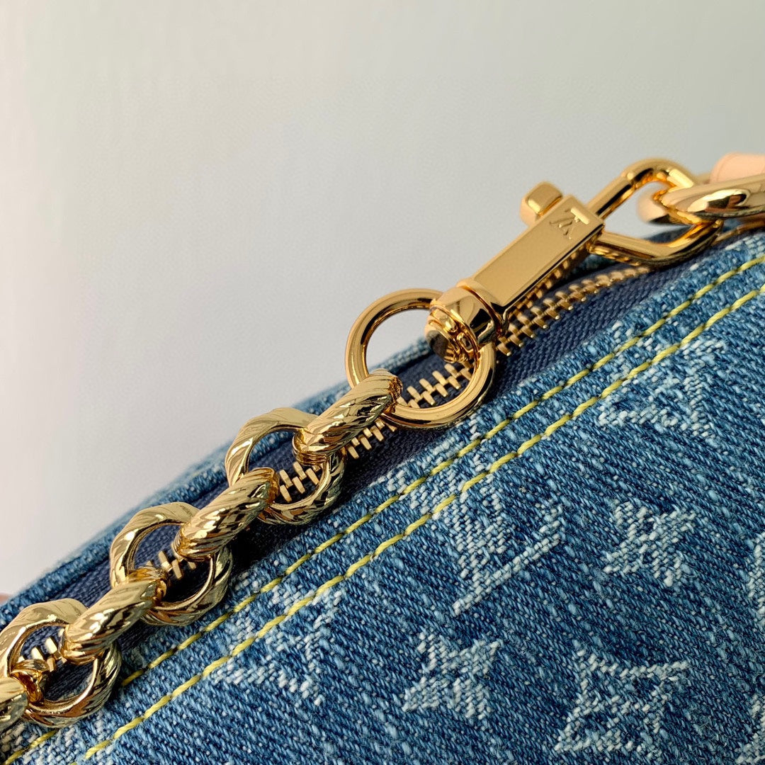PAPILLON 27 IN BLAUEM MONOGRAMM-DENIM GOLDENE HARDWARE