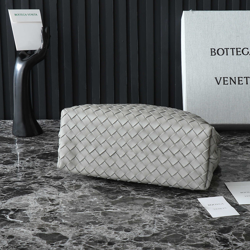 BV MEDIUM ANDIAMO 32CM GREY LAMBSKIN