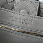 BV MEDIUM ANDIAMO 32CM GREY LAMBSKIN