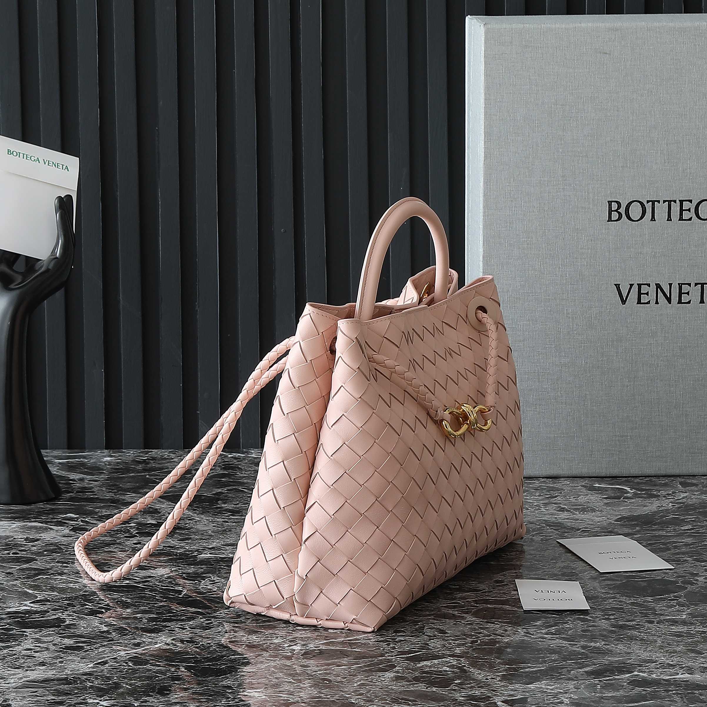 MEDIUM ANDIAMO 32 IN LIGHT PINK LAMBSKIN