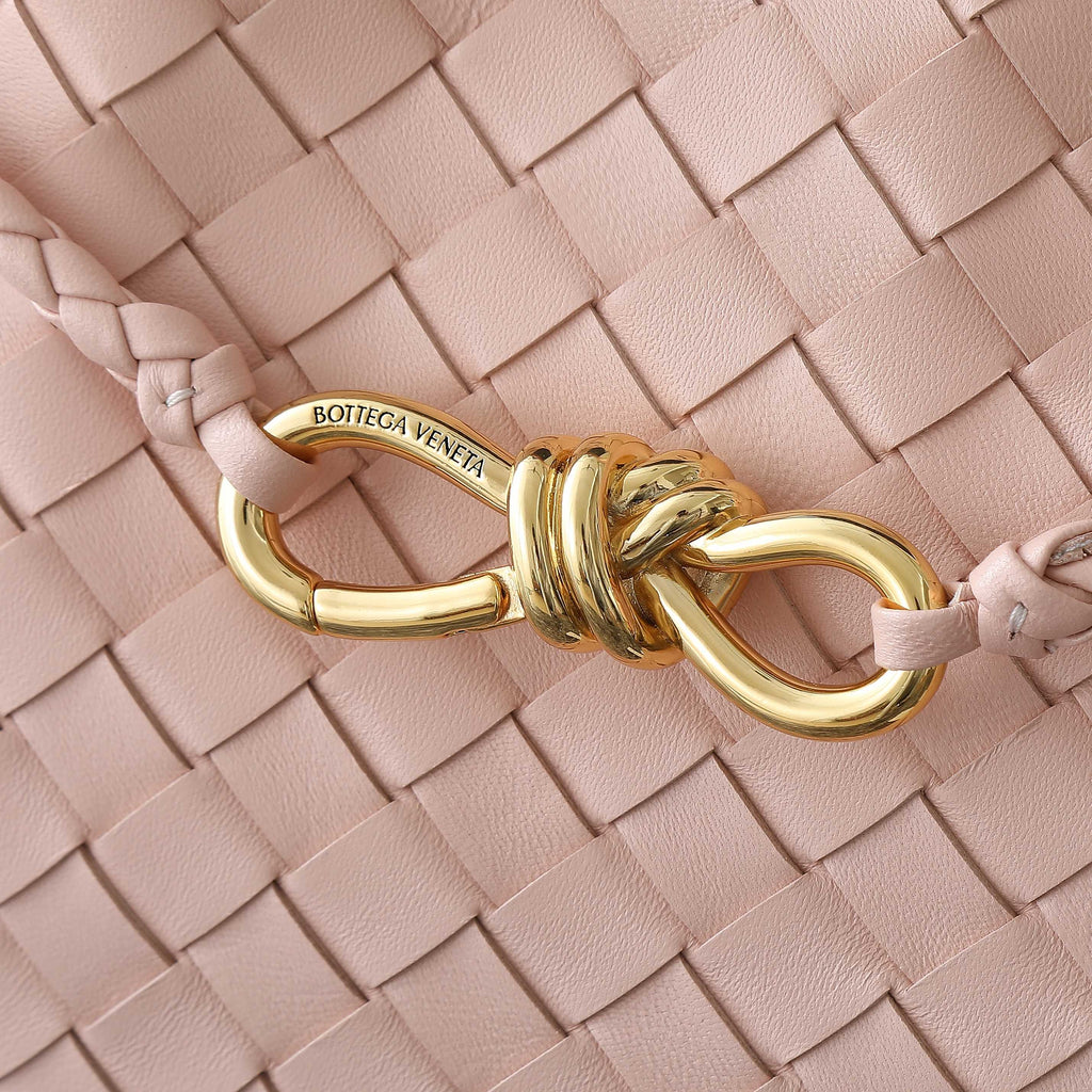 MEDIUM ANDIAMO 32 IN LIGHT PINK LAMBSKIN