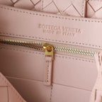 MEDIUM ANDIAMO 32 IN LIGHT PINK LAMBSKIN