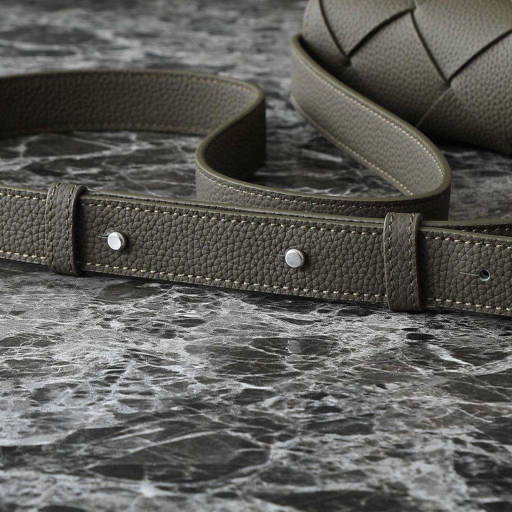 ボッテガ・ヴェネタ 25S ディアゴ 22 ダークオリーブ カーフスキン シルバー金具