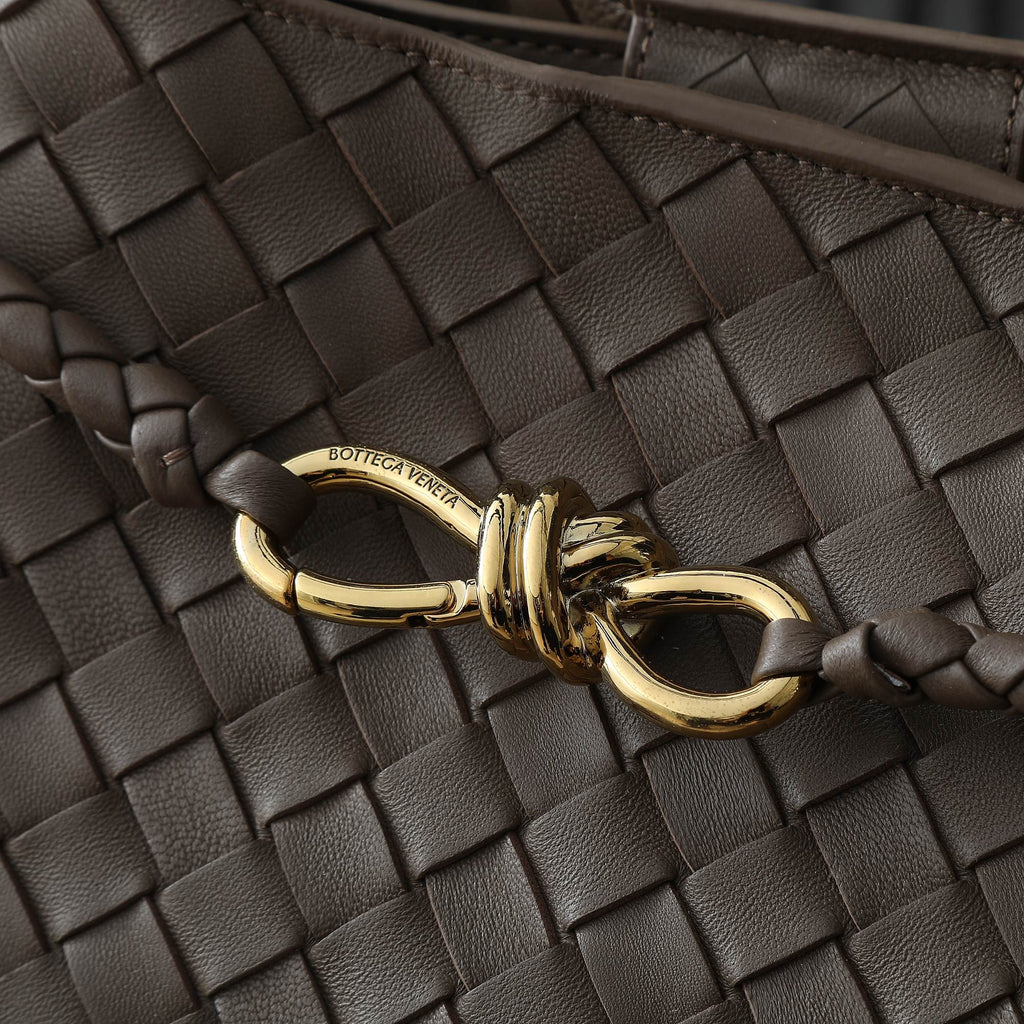 BOTTEGA VENETA 25S LARGE ANDIAMO 42 IN DARK BROWN CALFSKIN GOLD HARDWARE