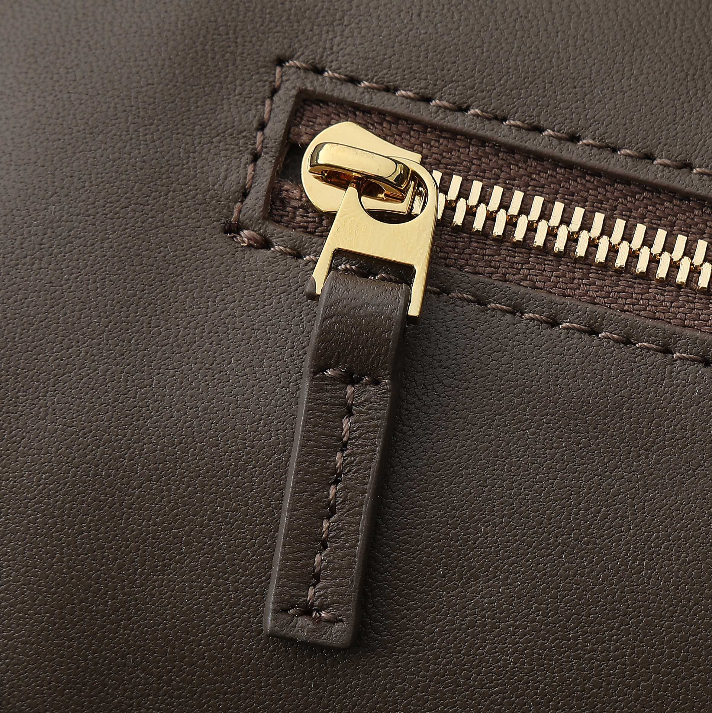 BOTTEGA VENETA 25S LARGE ANDIAMO 42 IN DARK BROWN CALFSKIN GOLD HARDWARE