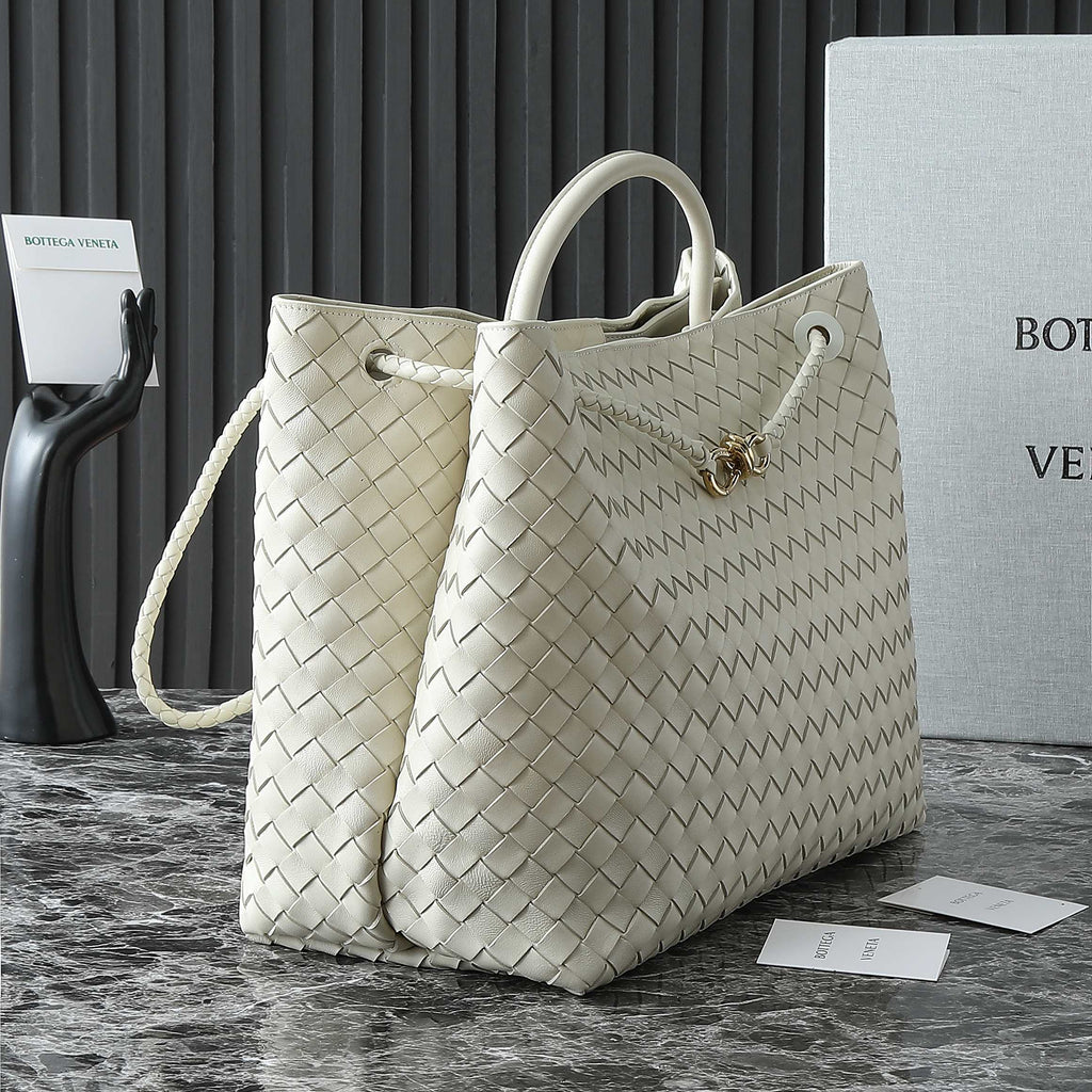 BOTTEGA VENETA 25S GROSSER ANDIAMO 42 AUS ELFENBEINfarbenem KALBSLEDER MIT GOLD-HARDWARE