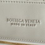 BOTTEGA VENETA 25S GROSSER ANDIAMO 42 AUS ELFENBEINfarbenem KALBSLEDER MIT GOLD-HARDWARE