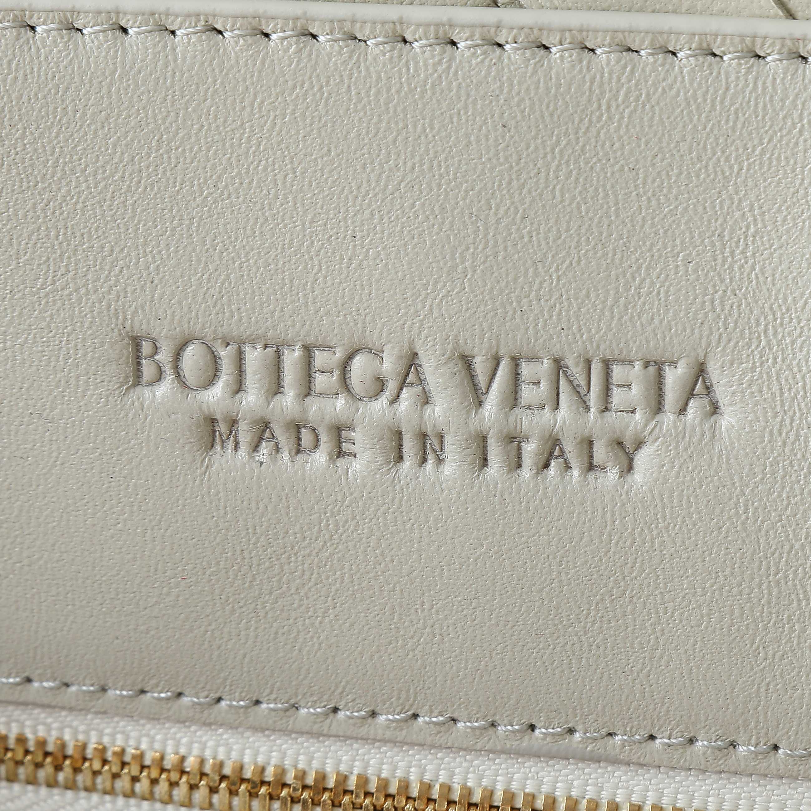 BOTTEGA VENETA 25S GROSSER ANDIAMO 42 AUS ELFENBEINfarbenem KALBSLEDER MIT GOLD-HARDWARE