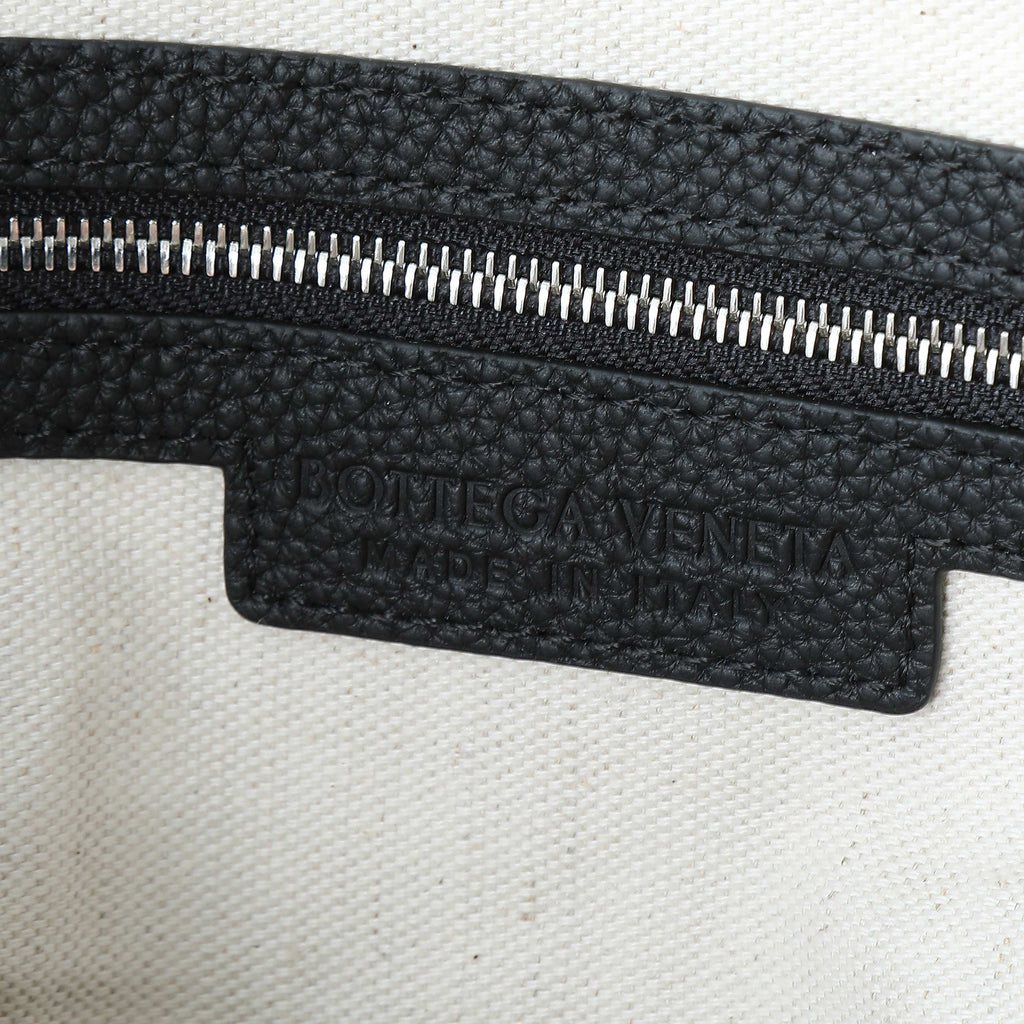 BOTTEGA VENETA 25S DIAGO HOBO 39 IN BLACK CALFSKIN