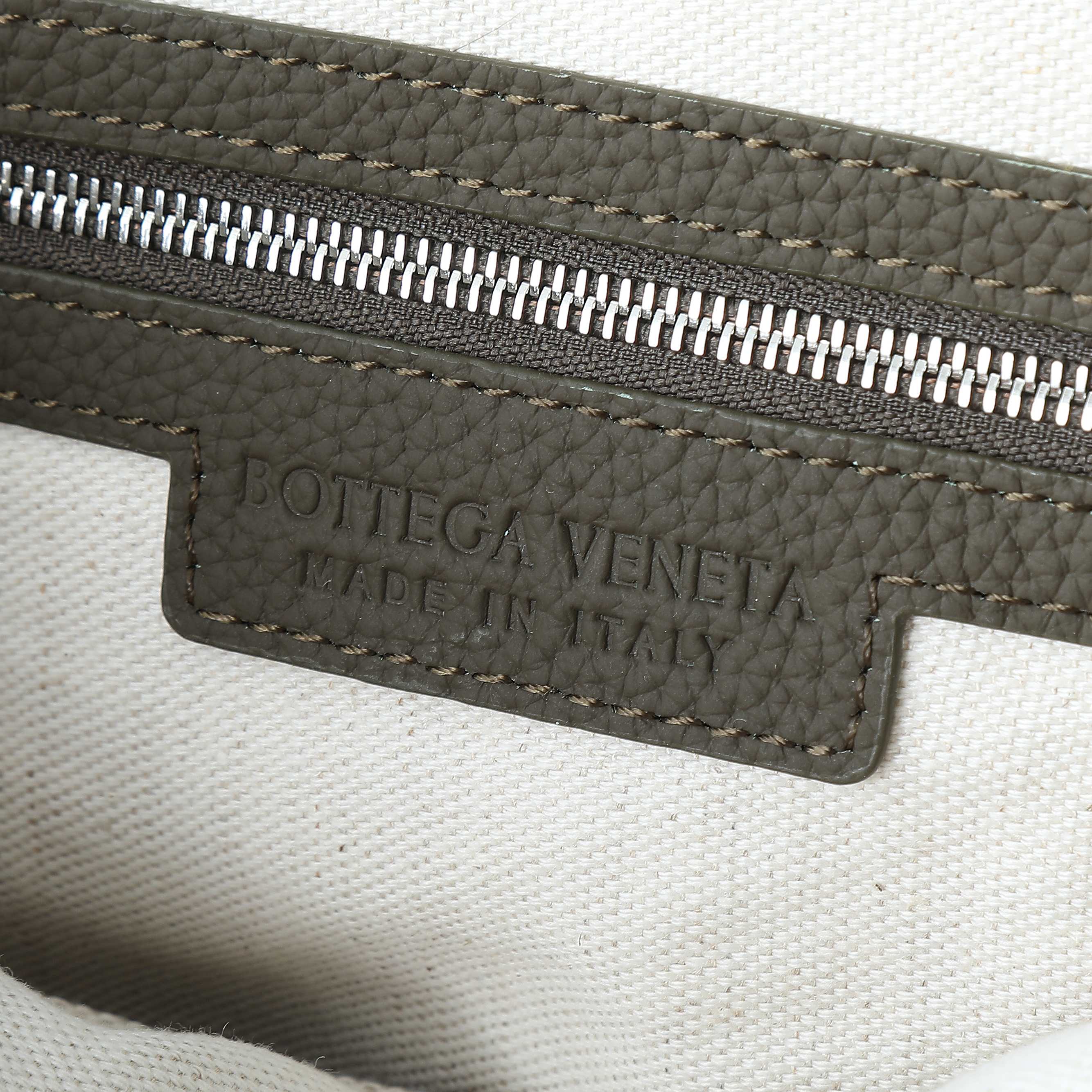 BOTTEGA VENETA 25S DIAGO HOBO 39 IN VERY DEEP OLIVE CALFSKIN