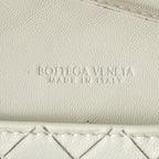 BOTTEGA VENETA 25S ANDIAMO POUCH 19 AUS ELFENBEINfarbenem KALBSLEDER MIT GOLD-HARDWARE