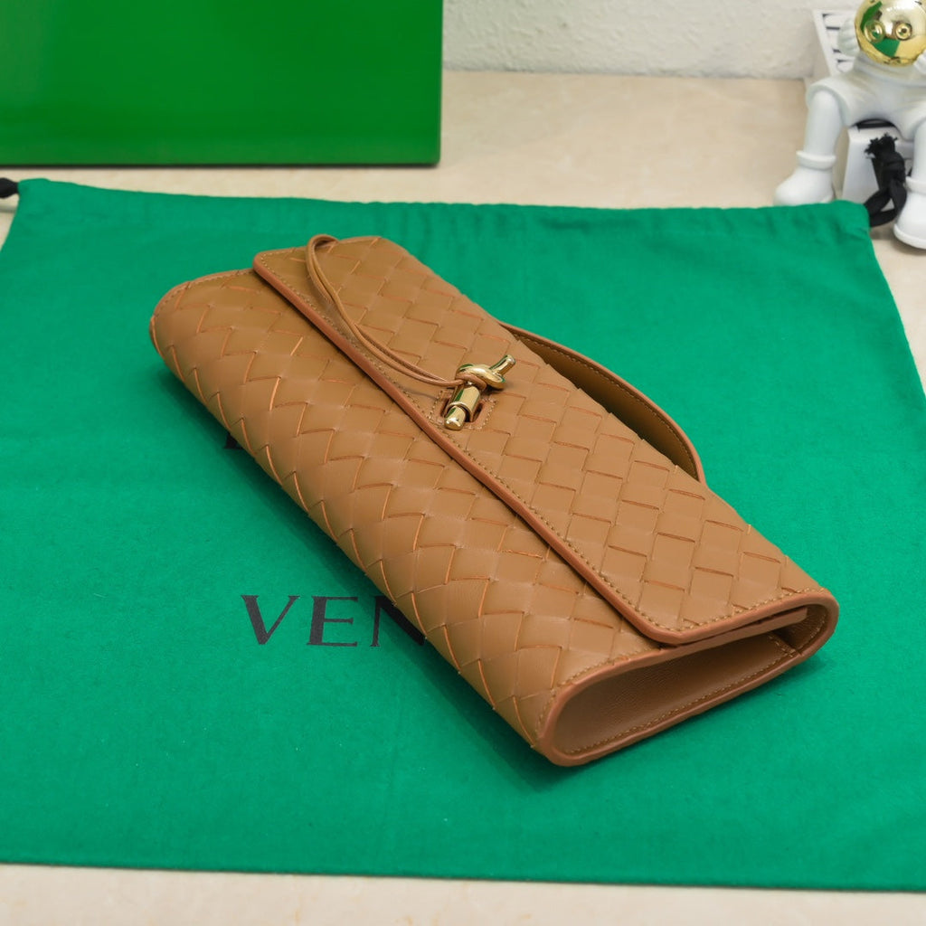 BV Long Clutch Andiamo 31 Tan Leather Ghw