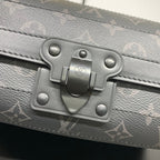 SOUL TRUNK EAST WEST 29 IN SCHWARZ MONOGRAM ECLIPSE LEINWAND