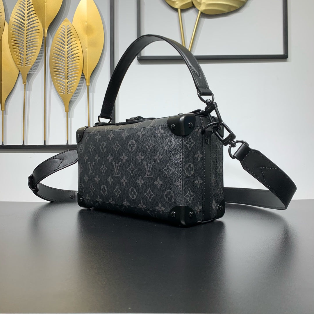 SOUL TRUNK EAST WEST 29 IN SCHWARZ MONOGRAM ECLIPSE LEINWAND