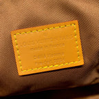 STEAMER 20 IN BRAUNEM MONOGRAMM-STAUB-CANVAS UND KALBSLEDERBEZIERTEN GOLDENEN HALSBÄNKEN