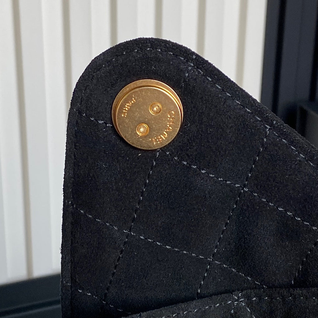 MEDIUM HANDBAG 40 IN BLACK SUEDE GOLD HARDWARE