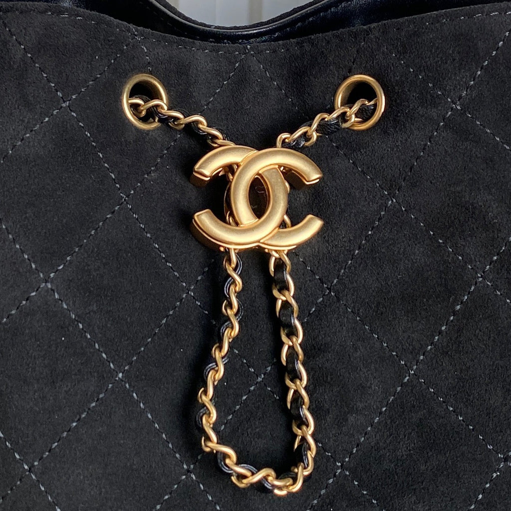 MEDIUM HANDBAG 40 IN BLACK SUEDE GOLD HARDWARE