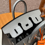 BIRKIN FAUBOURG TOUCH 20 IN TAUBENGRAUEM KALBSLEDER MIT SILBERNEN BESCHLÄGEN (AUF BESTELLUNG GEFERTIGT)