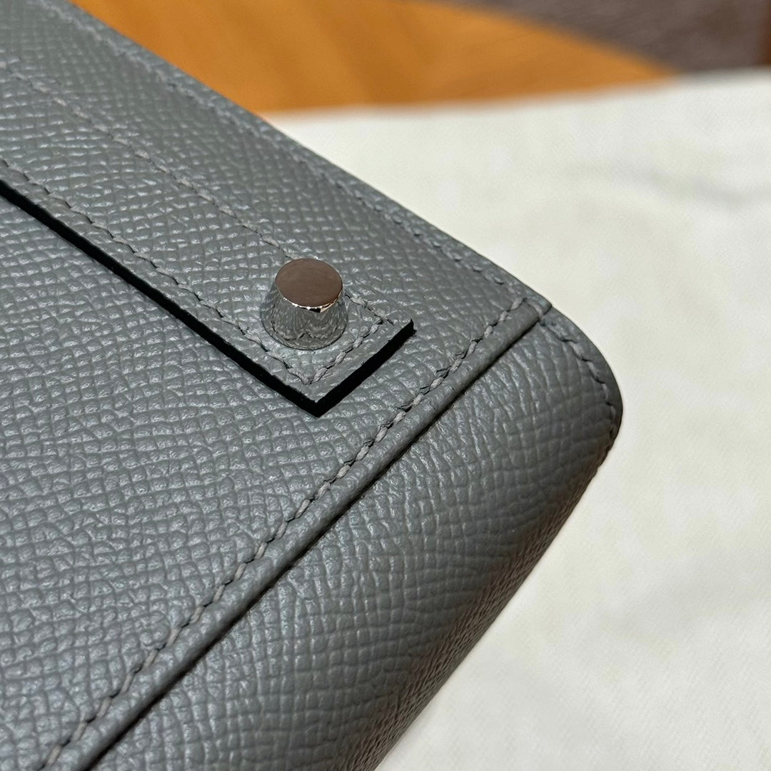 BIRKIN FAUBOURG TOUCH 20 IN TAUBENGRAUEM KALBSLEDER MIT SILBERNEN BESCHLÄGEN (AUF BESTELLUNG GEFERTIGT)