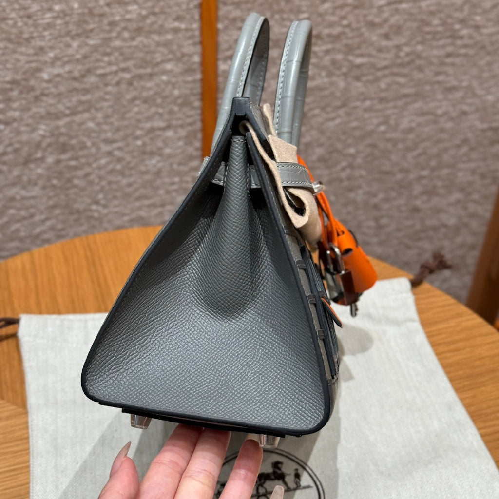 BIRKIN FAUBOURG TOUCH 20 IN TAUBENGRAUEM KALBSLEDER MIT SILBERNEN BESCHLÄGEN (AUF BESTELLUNG GEFERTIGT)