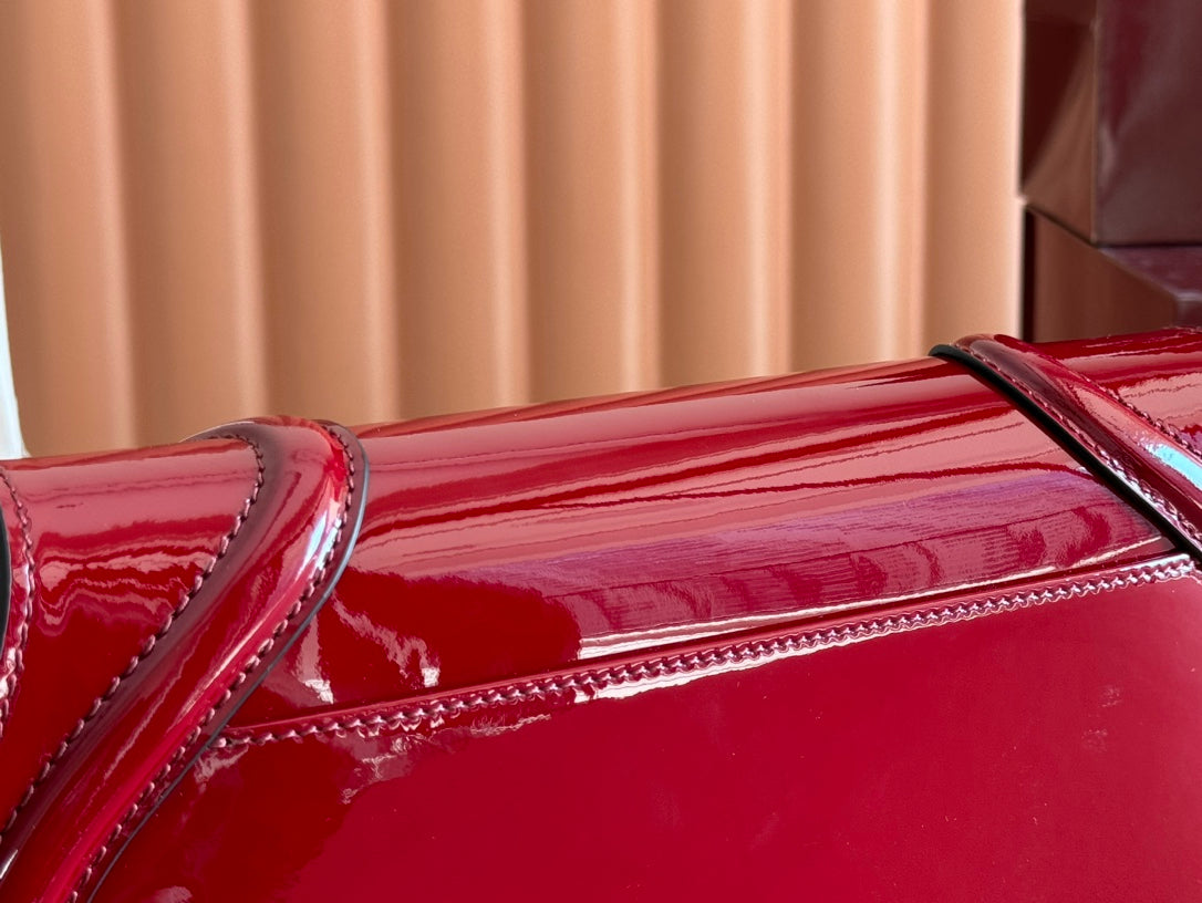 ラージ ブロンディ ショルダーバッグ 29.5インチ レッド パテントカーフスキン